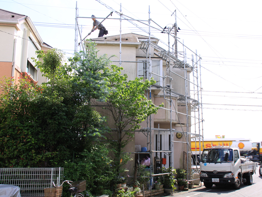 外壁塗装施工中仮設足場2
